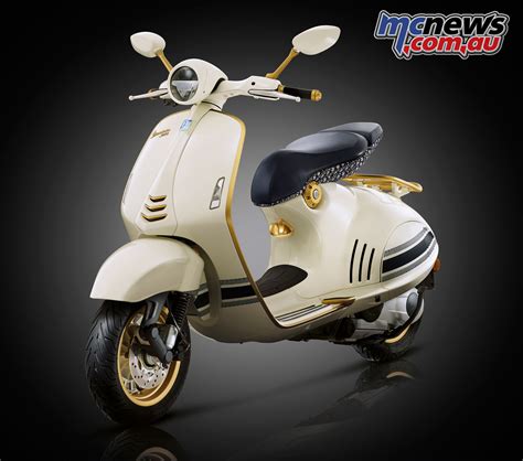 prezzo vespa christian dior|vespa 946 christian dior 2020.